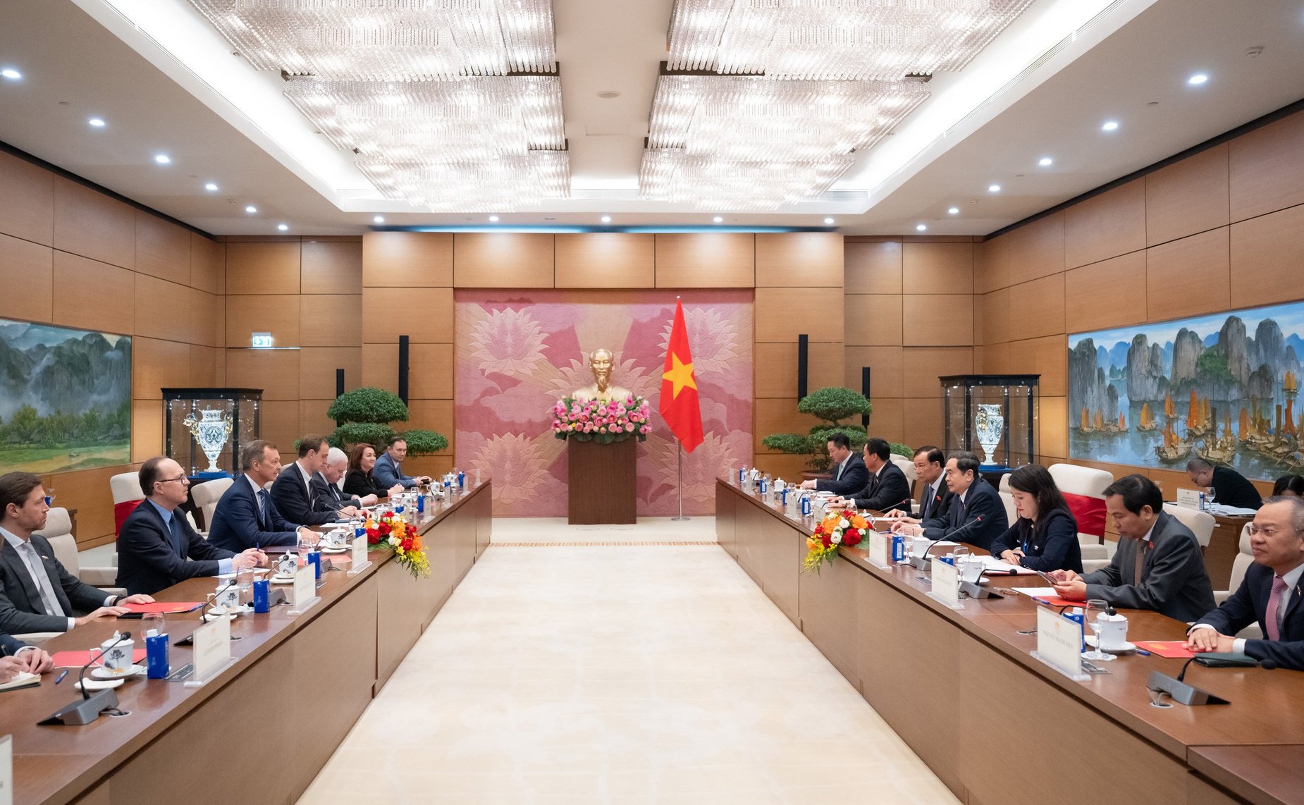 Делегация Совета Федерации во главе с первым заместителем Председателя СФ Андреем Яцкиным встретилась с Председателем Национального собрания Вьетнама Чан Тхань Маном