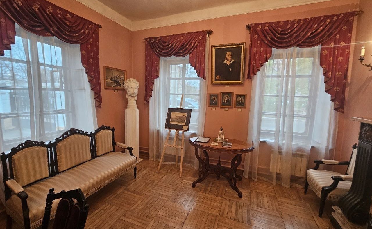 Ольга Бас организовала в ЛНР экскурсию для представителей «серебряного возраста» в Литературный музей Владимира Даля