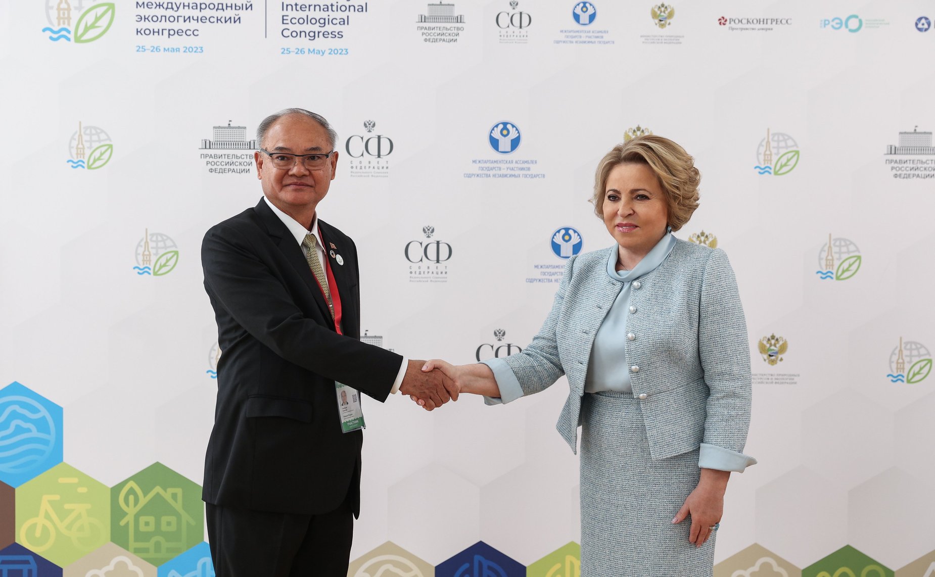 Валентина Матвиенко «на полях» Конгресса побеседовала с первым заместителем Председателя Сената Национальной Ассамблеи Королевства Таиланд Сингсыком Сингпхраем