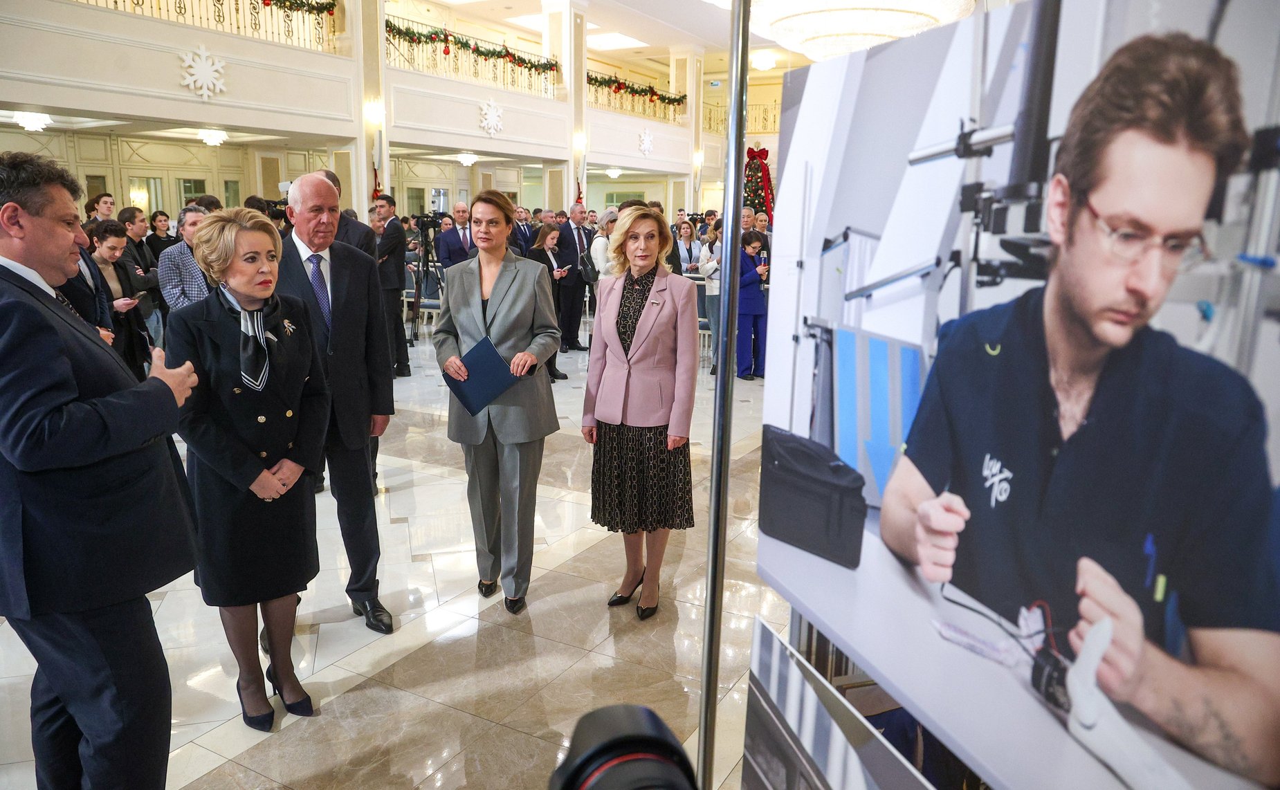Открытие и осмотр выставки последних разработок в области высокотехнологического протезирования