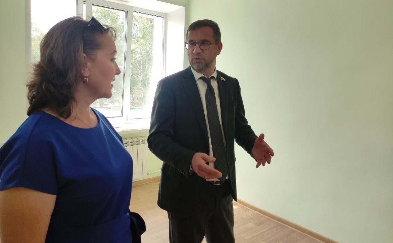Николай Владимиров в рамках работы в регионе проконтролировал ход капитального ремонта образовательных учреждений