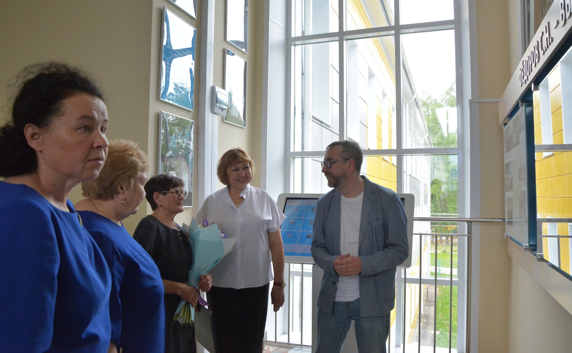 Николай Владимиров в родной школе № 31 города Чебоксары, которая носит имя академика Святослава Федорова, принял участие в торжественном открытии выставочной экспозиции, посвященной великому офтальмологу