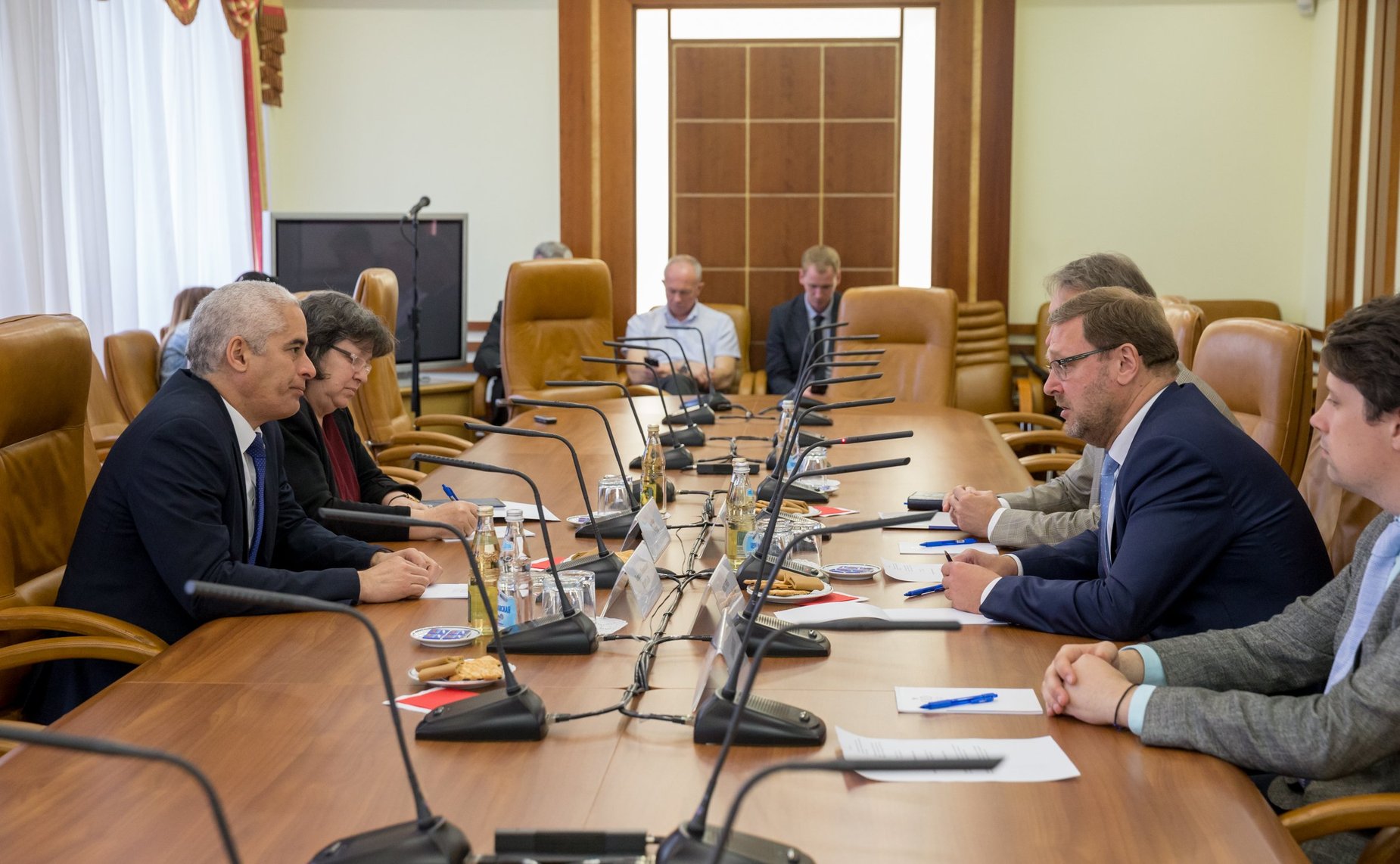 Встреча Константина Косачева c Чрезвычайным и Полномочным Послом Республики Куба в РФ Херардо Пеньяльвером Порталем