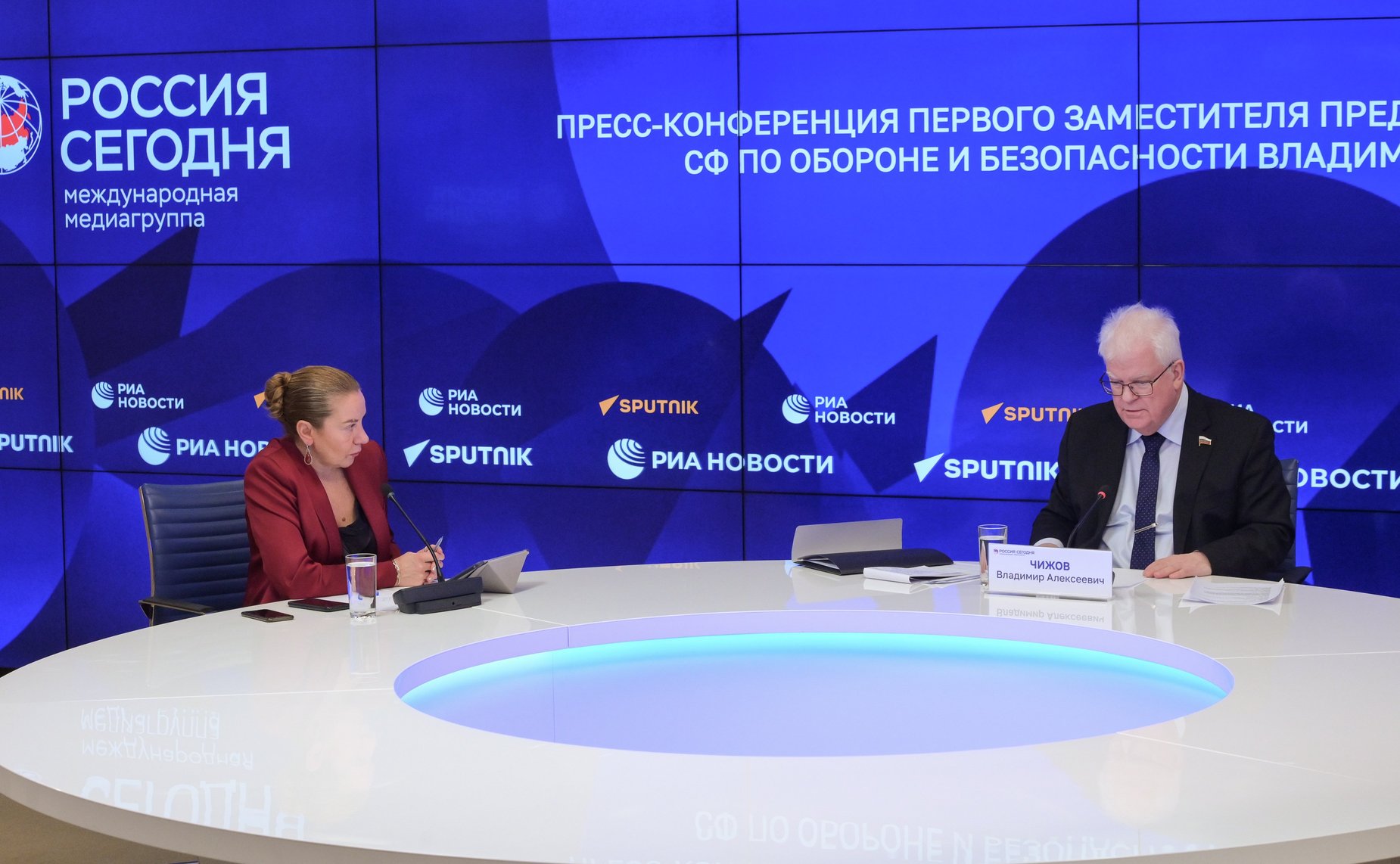 В пресс-центре МИА «Россия сегодня» состоялась пресс-конференция первого заместителя председателя Комитета СФ по обороне и безопасности Владимира Чижова, посвященная предстоящему саммиту Европейского Союза