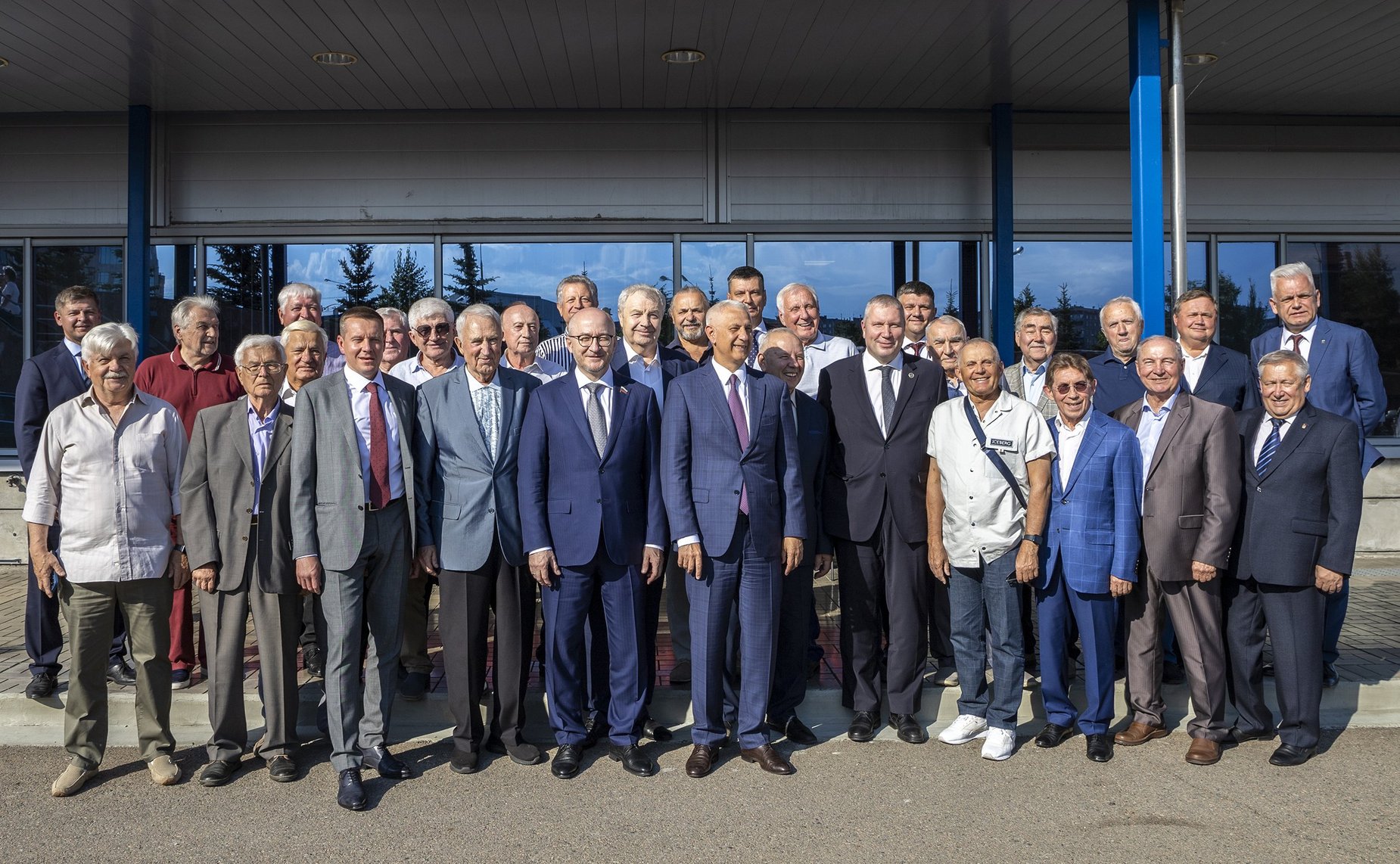 Олег Цепкин принял участие в торжественном вечере для ветеранов городских предприятий Магнитогорска