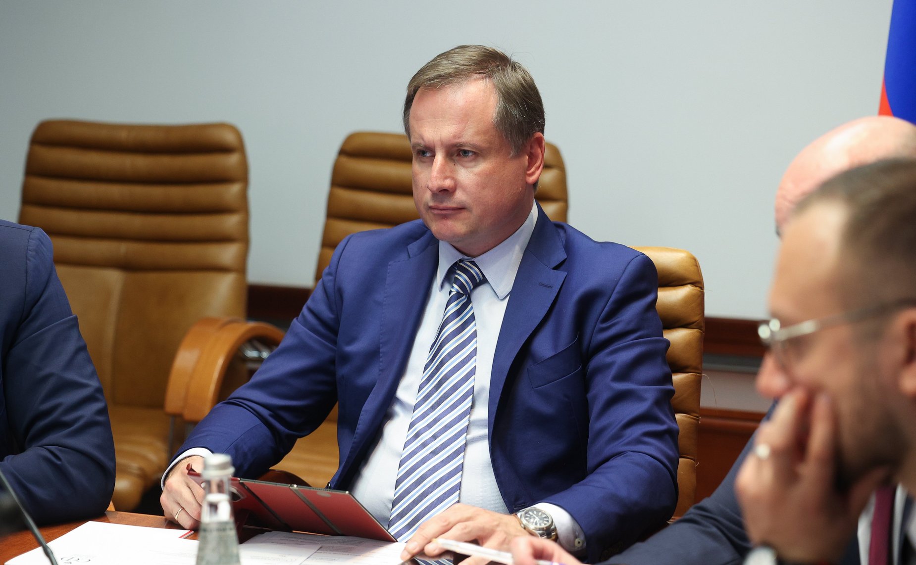 Заседание секции «Цифровая трансформация транспорта» на тему «Обсуждение концепций логистического проекта-международного транспорта БАС-Хаба с применением беспилотных летательных аппаратов между Россией и Китаем»