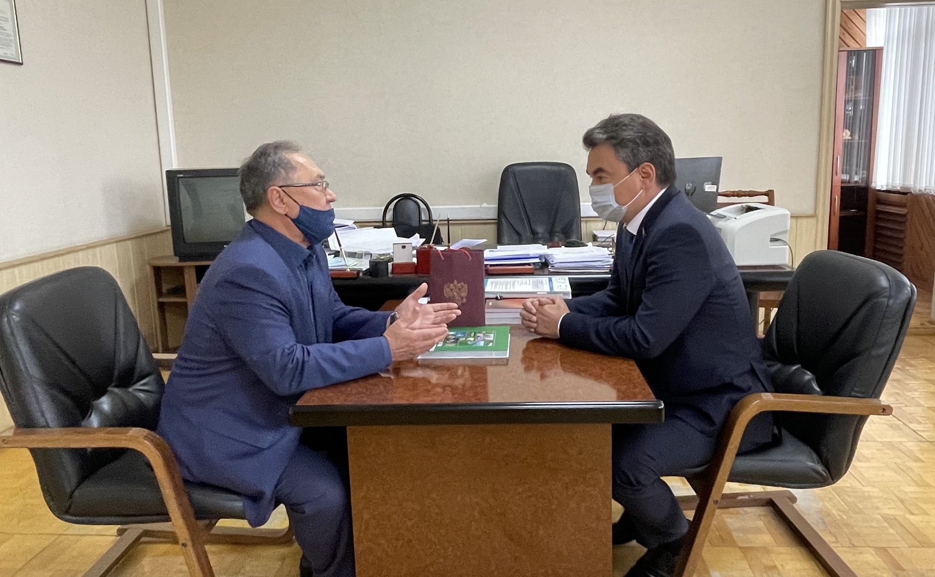 Ирек Ялалов встретился с руководителем и ведущими учеными Института социально-экономических исследований Уфимского федерального исследовательского центра Российской академии наук