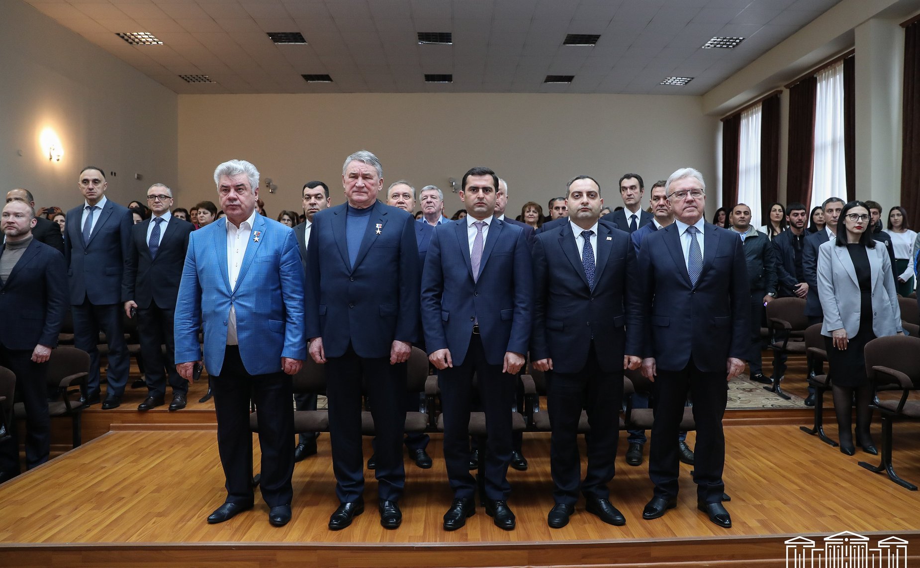 Российская делегация во главе с заместителем Председателя Совета Федерации Юрием Воробьевым передала более 1,5 тысяч учебников для трех армянских школ с обучением на русском языке