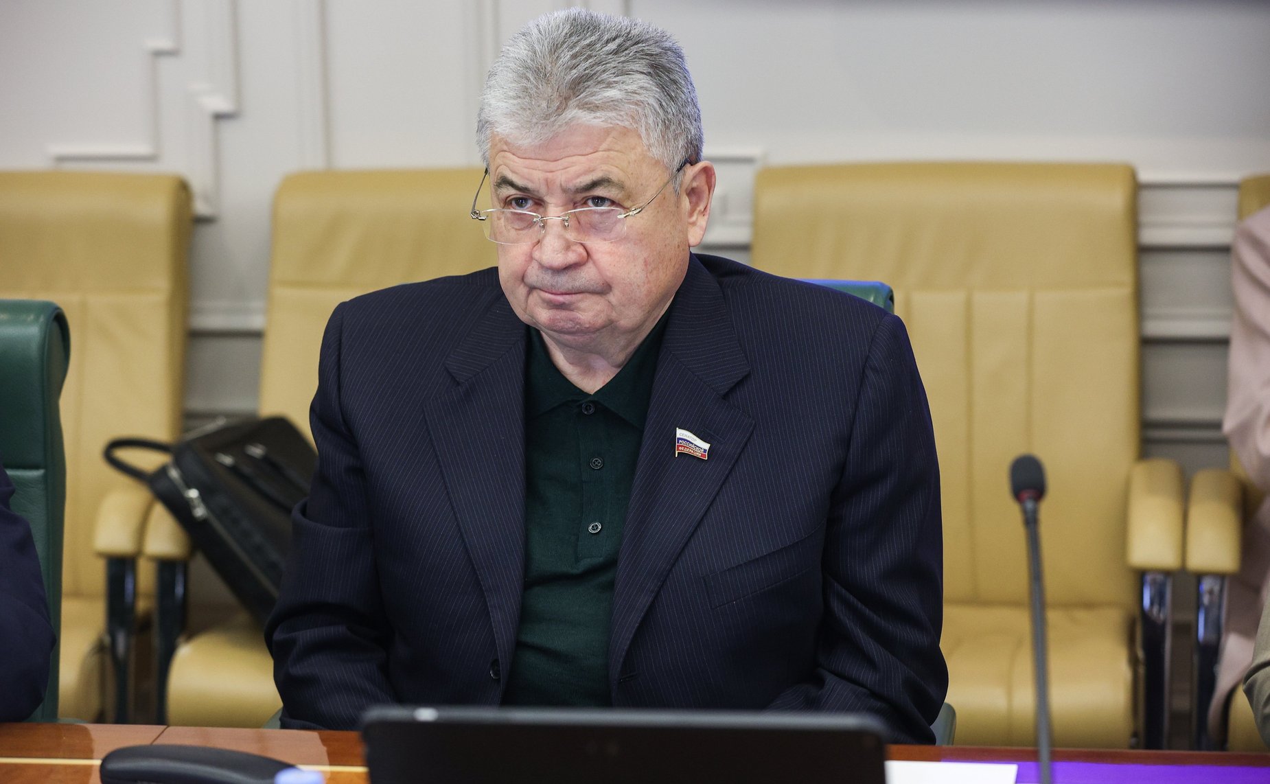 Геннадий Емельянов