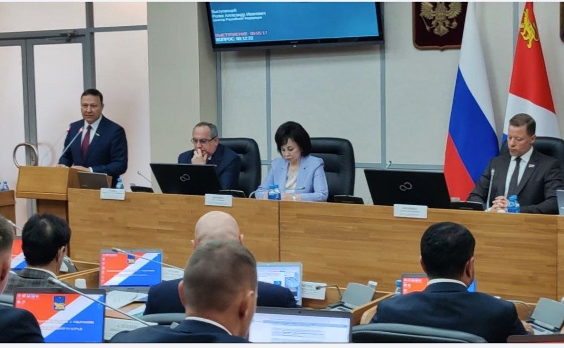 Александр Ролик принял участие в заседании Законодательного Собрания Приморья и провёл совещание в краевом Ситуационном центре