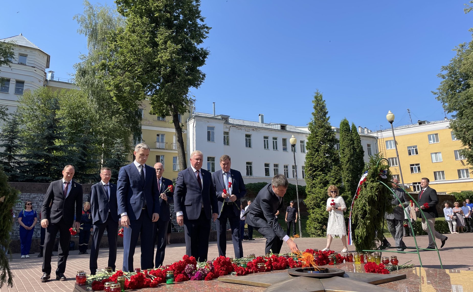 В городе-герое Смоленске Комитет Совета Федерации по Регламенту и организации парламентской деятельности организовал участие сенаторов РФ в Акции Памяти и круглый стол на тему «Победа многонациональна»