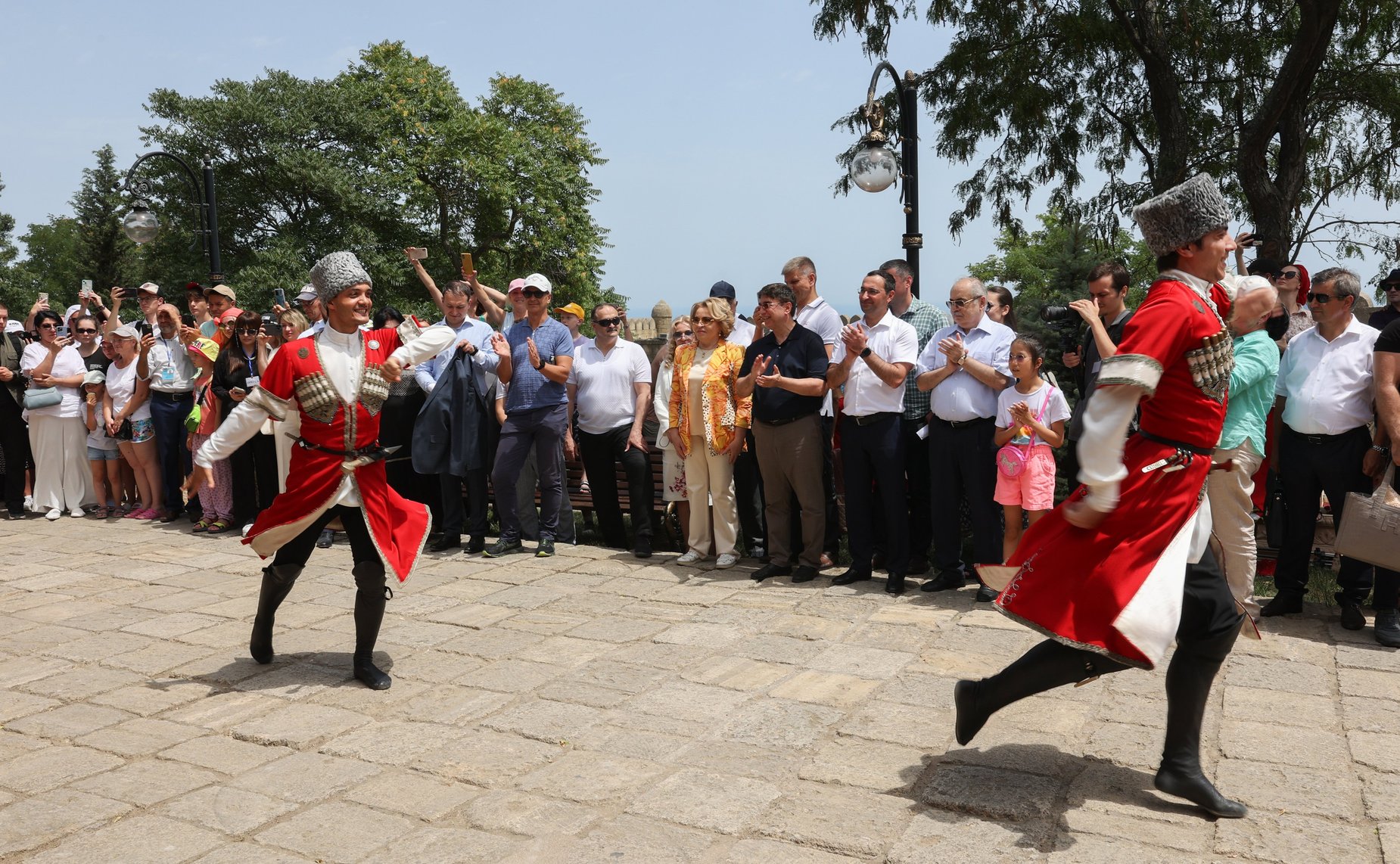 Валентина Матвиенко осмотрела выставку народно-художественных промыслов в Дербенте
