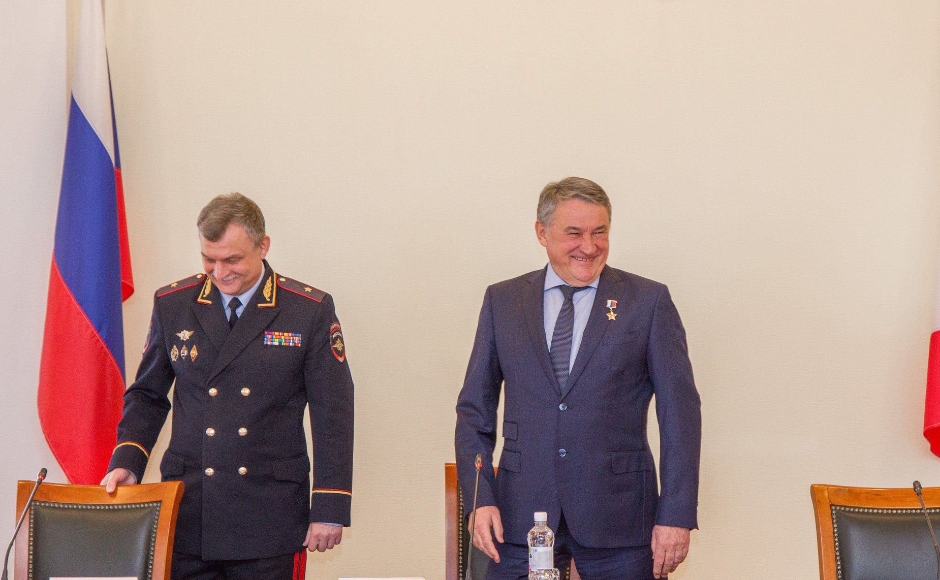 Юрий Воробьев вручил паспорта юным жителям Вологодской области