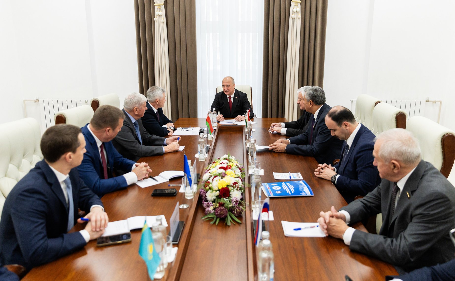 Встреча членов Координационного совещания с руководством Маджлиси намояндагон Маджлиси Оли Республики Таджикистан