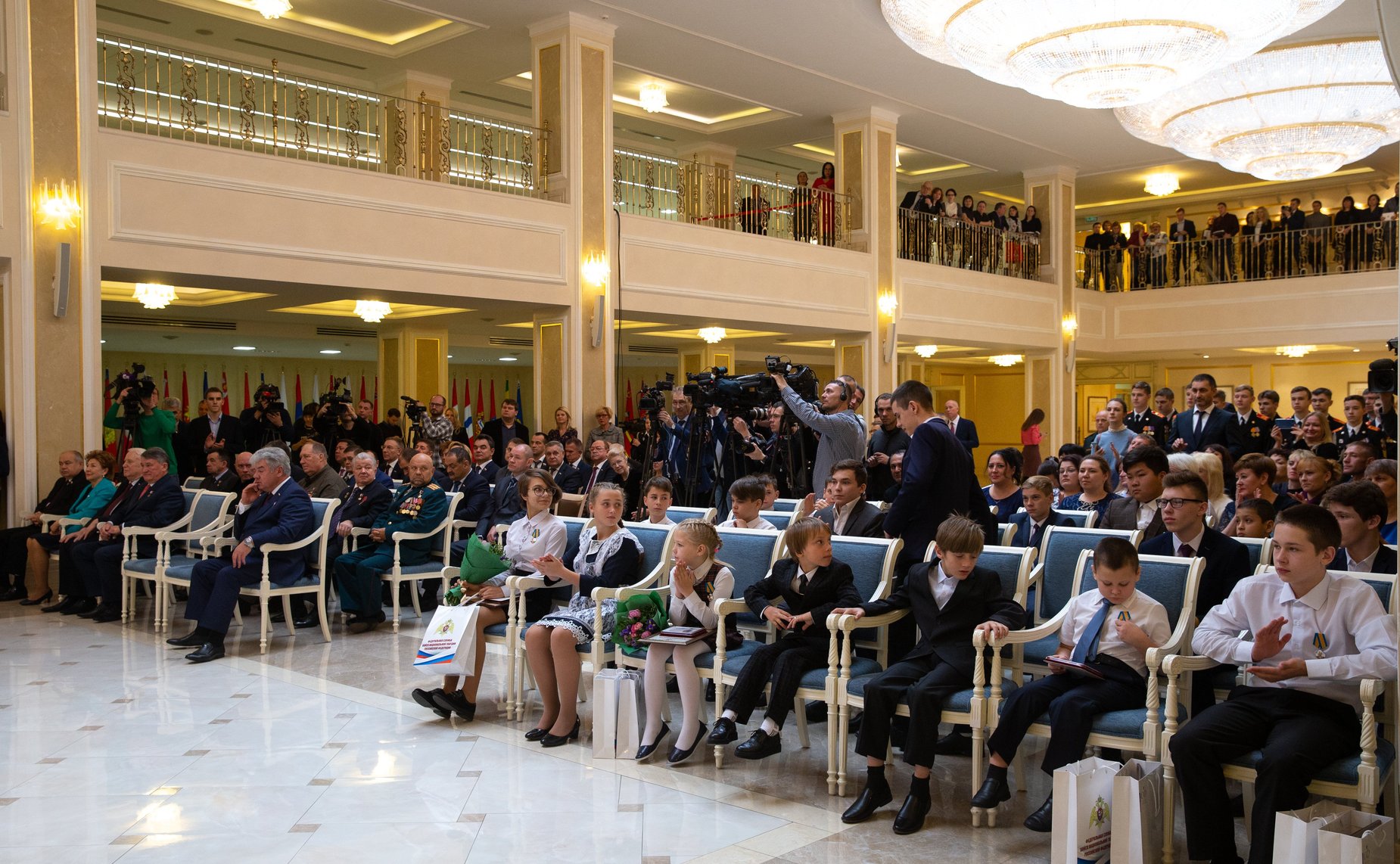 Торжественная церемония награждения детей и подростков, проявивших личное мужество в экстремальных ситуациях и спасших человеческие жизни