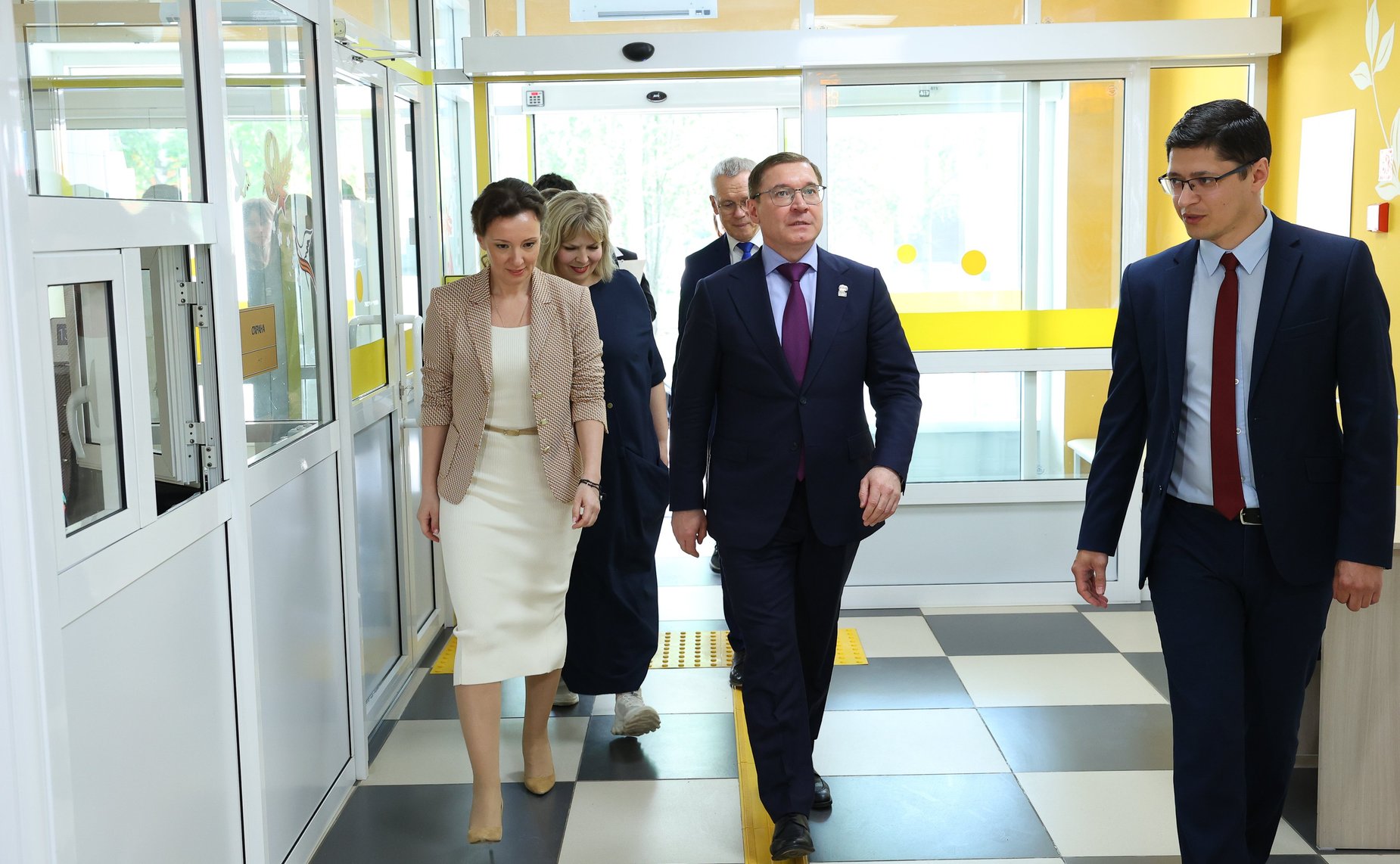 Владимир Якушев в ходе рабочей поездки в Республику Коми встретился с коллективом Республиканского Тентюковского дома-интерната для престарелых и инвалидов