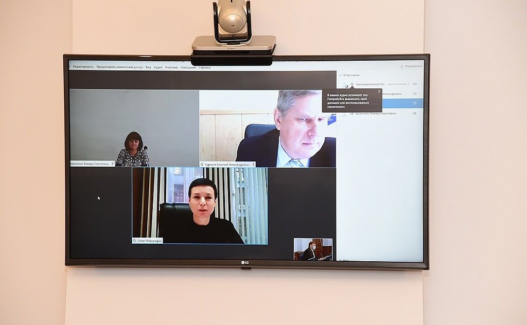 Ирина Рукавишникова вручила награду и поощрения СФ юным героям Ростовской области