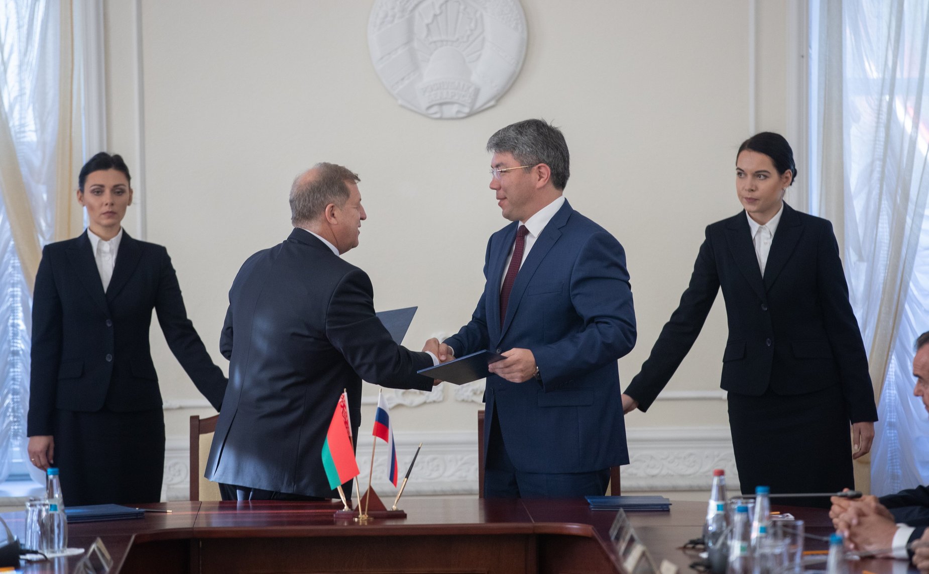 В. Матвиенко и М. Мясникович провели совместную встречу с руководителями субъектов России и Беларуси