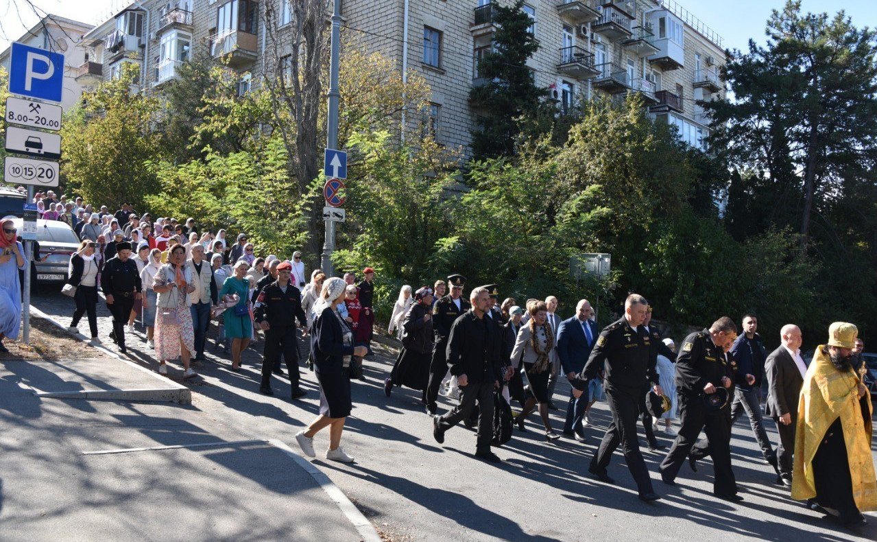 Екатерина Алтабаева приняла участие в крестном ходе в память о святом Феодоре Ушакове