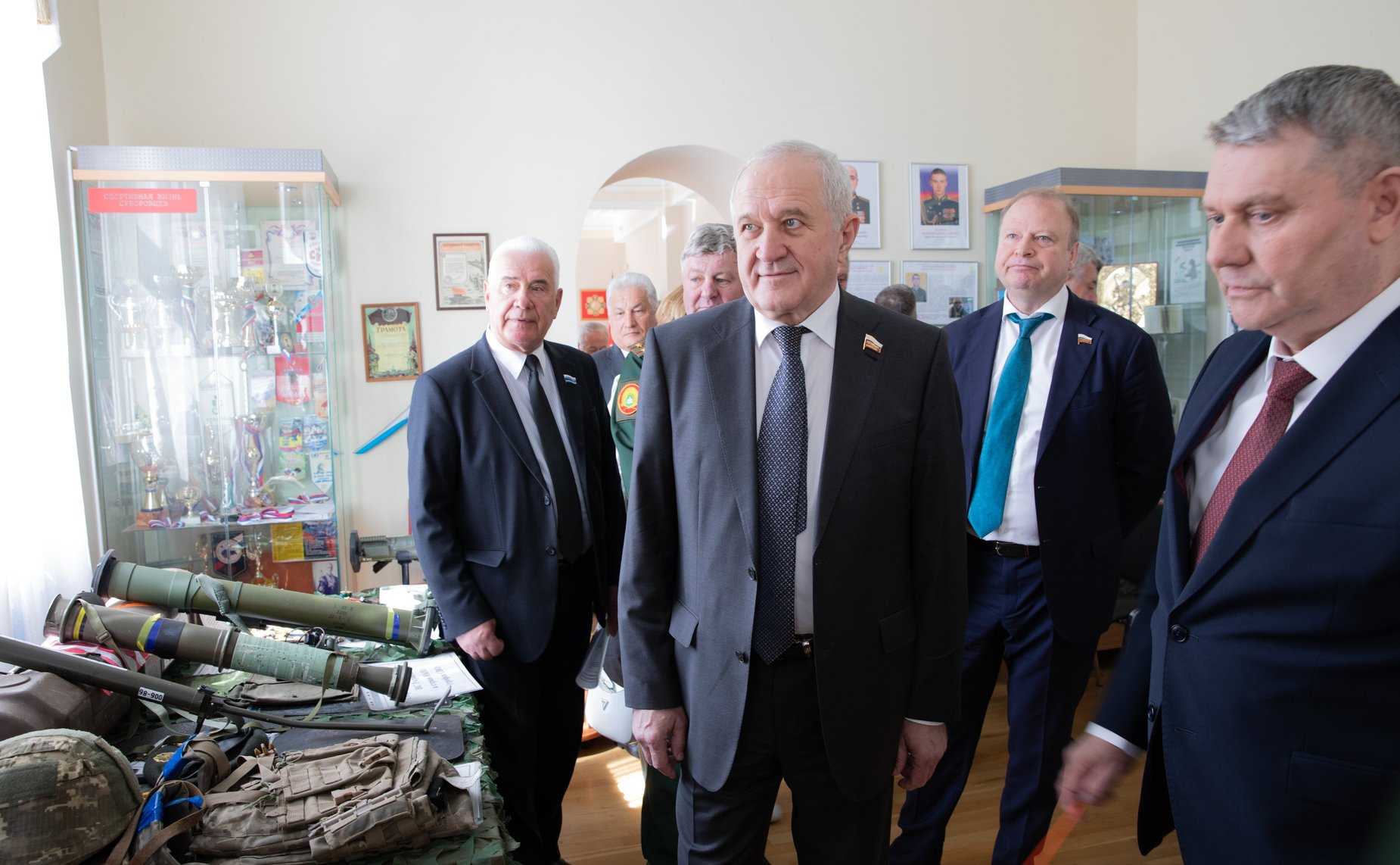 В рамках выездного заседания Комитета СФ по обороне и безопасности сенаторы посетили Екатеринбургское суворовское военное училище)