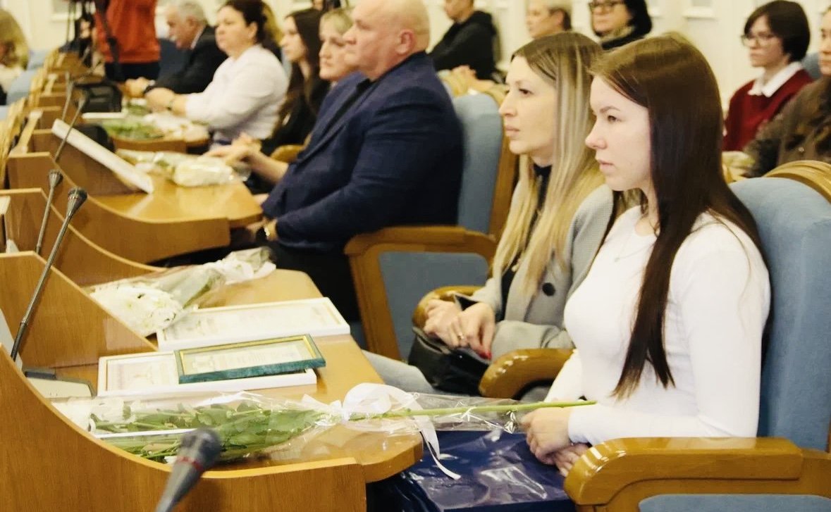 Светлана Кириллова приняла участие в чествовании обучающихся в ссузах и вузах — отличников учёбы, активистов, стипендиатов, которое состоялось в Костромской областной Думе и было приурочено к Дню студента