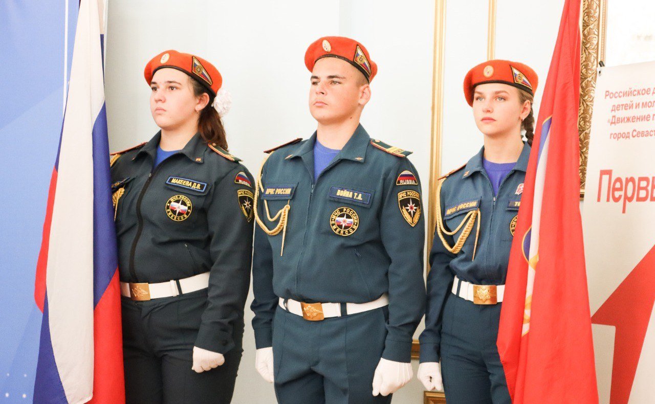 Торжественная церемония вручения паспортов граждан Российской Федерации севастопольским школьникам