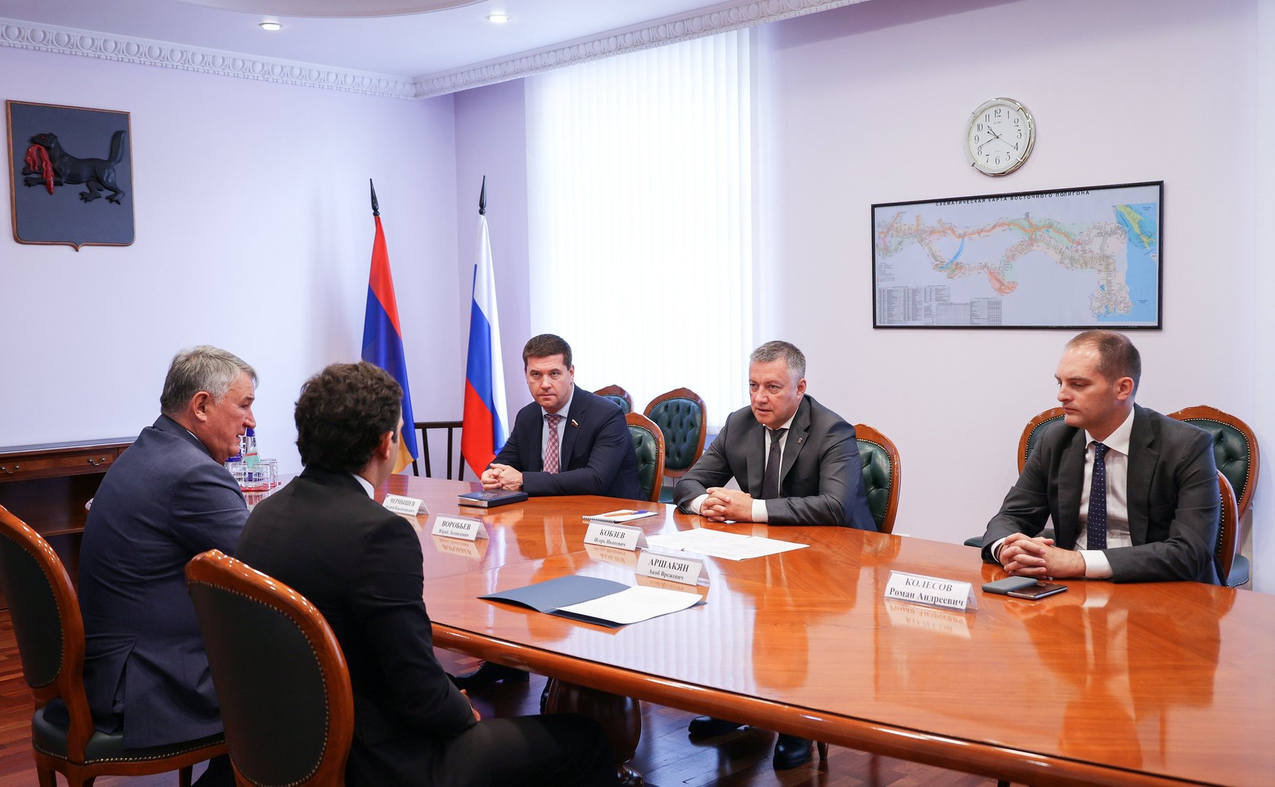 Встреча заместителя Председателя Совета Федерации Юрия Воробьева и заместителя Председателя Национального Собрания Республики Армения Акоба Аршакяня с губернатором Иркутской области Игорем Кобзевым