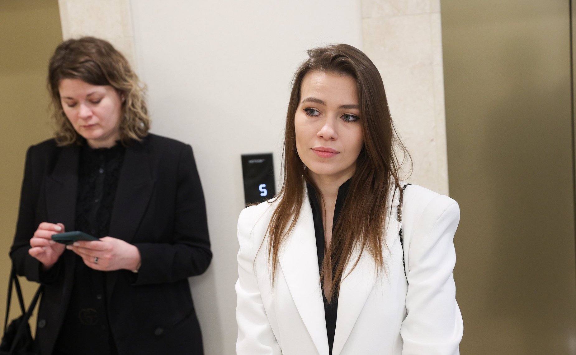 Церемония открытия выставки работ художника из Нижнего Новгорода А. Клейнер, наставника победителя Всероссийского конкурса детского рисунка «Жизнь, деленная на граммы»