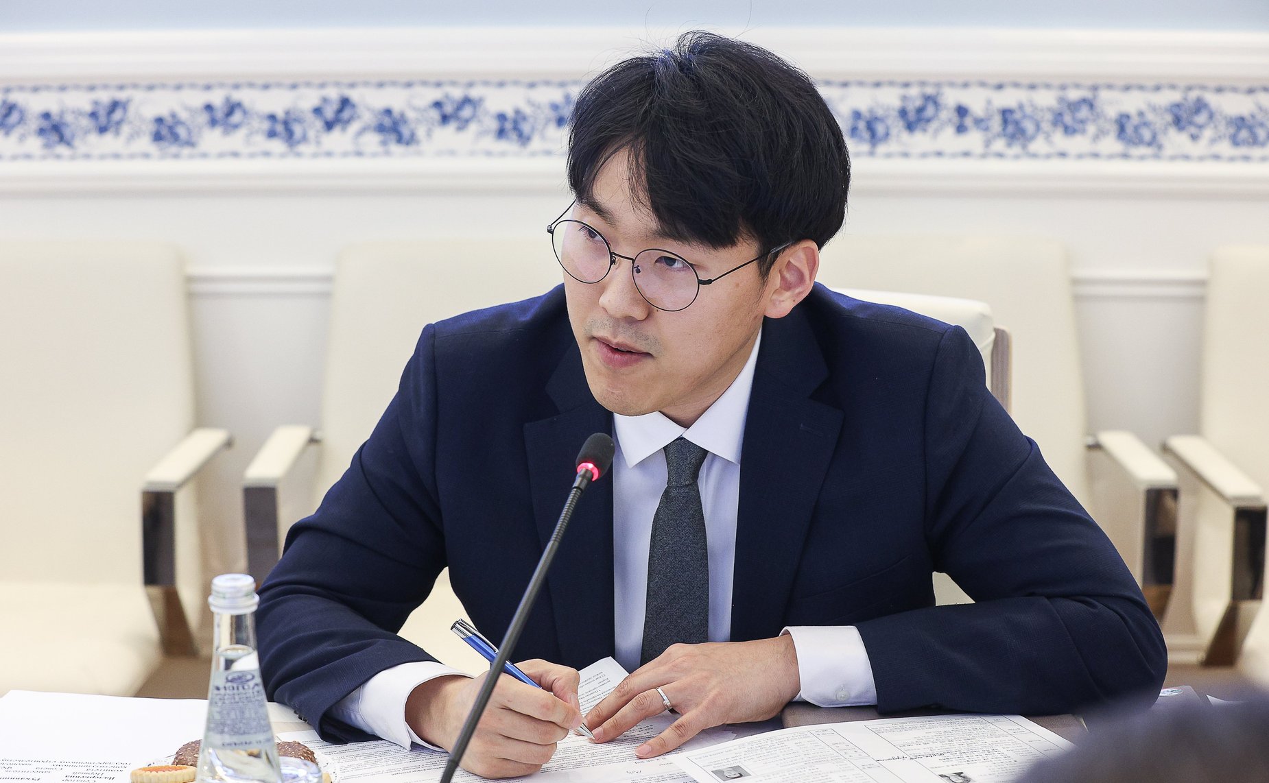 Ольга Епифанова провела встречу с Чрезвычайным и Полномочным Послом Республики Корея в Российской Федерации Ли До Хуном