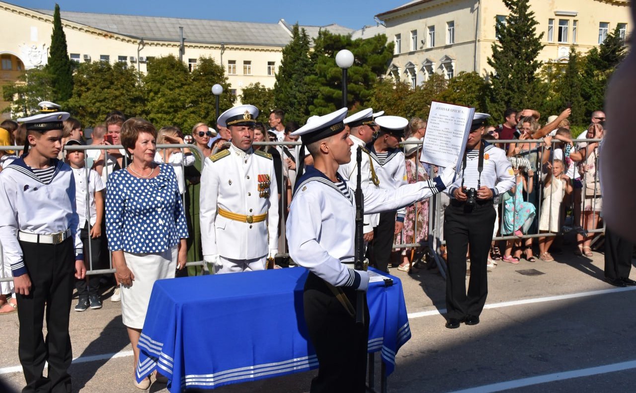 Екатерина Алтабаева поздравила курсантов ЧВВМУ имени Нахимова с принятием присяги