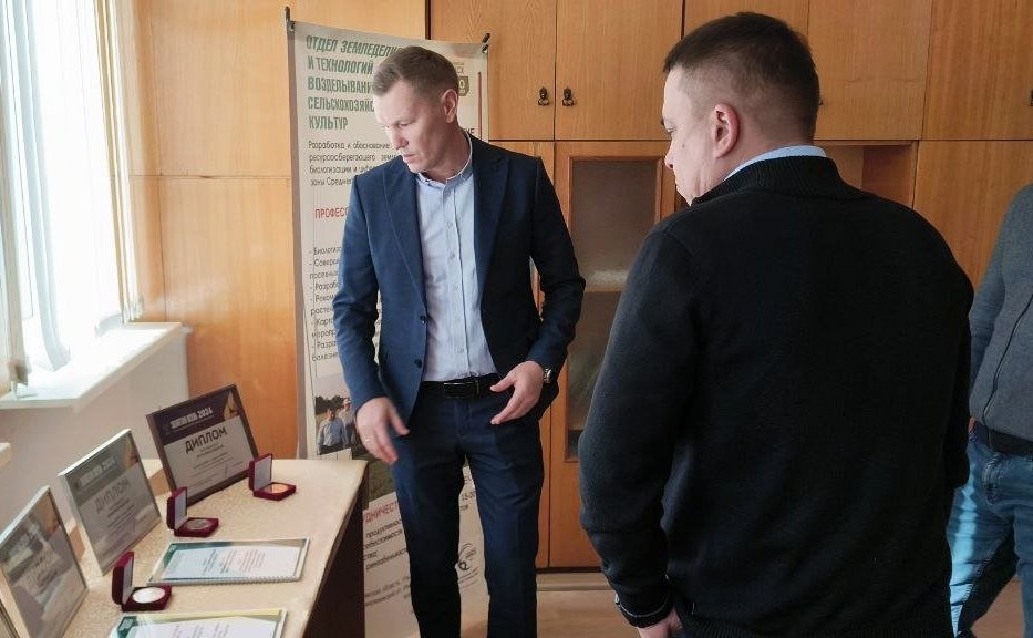 Айрат Гибатдинов посетил Ульяновский НИИ сельского хозяйства и обсудил перспективы развития аграрной науки в России