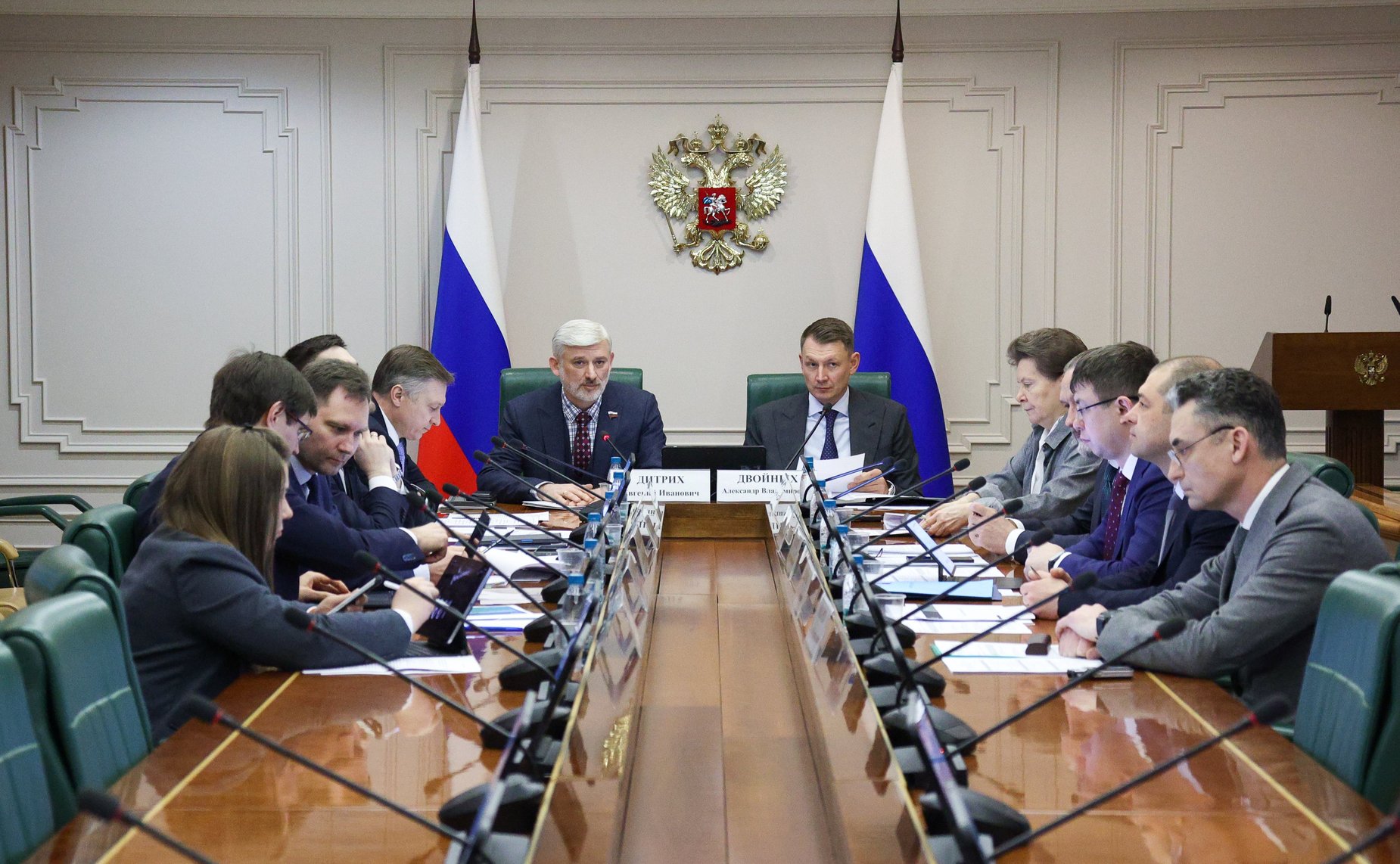 Совещание Комитета СФ по экономической политике по вопросу движения по автомобильным дорогам транспортных средств, осуществляющих перевозку твердых коммунальных отходов, с превышением допустимой нагрузки на ось