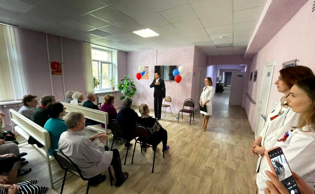 Ирина Петина в канун Дня Победы посетила Рязанский областной клинический госпиталь для ветеранов войн, поздравила ветеранов Великой Отечественной войны и тружеников тыла