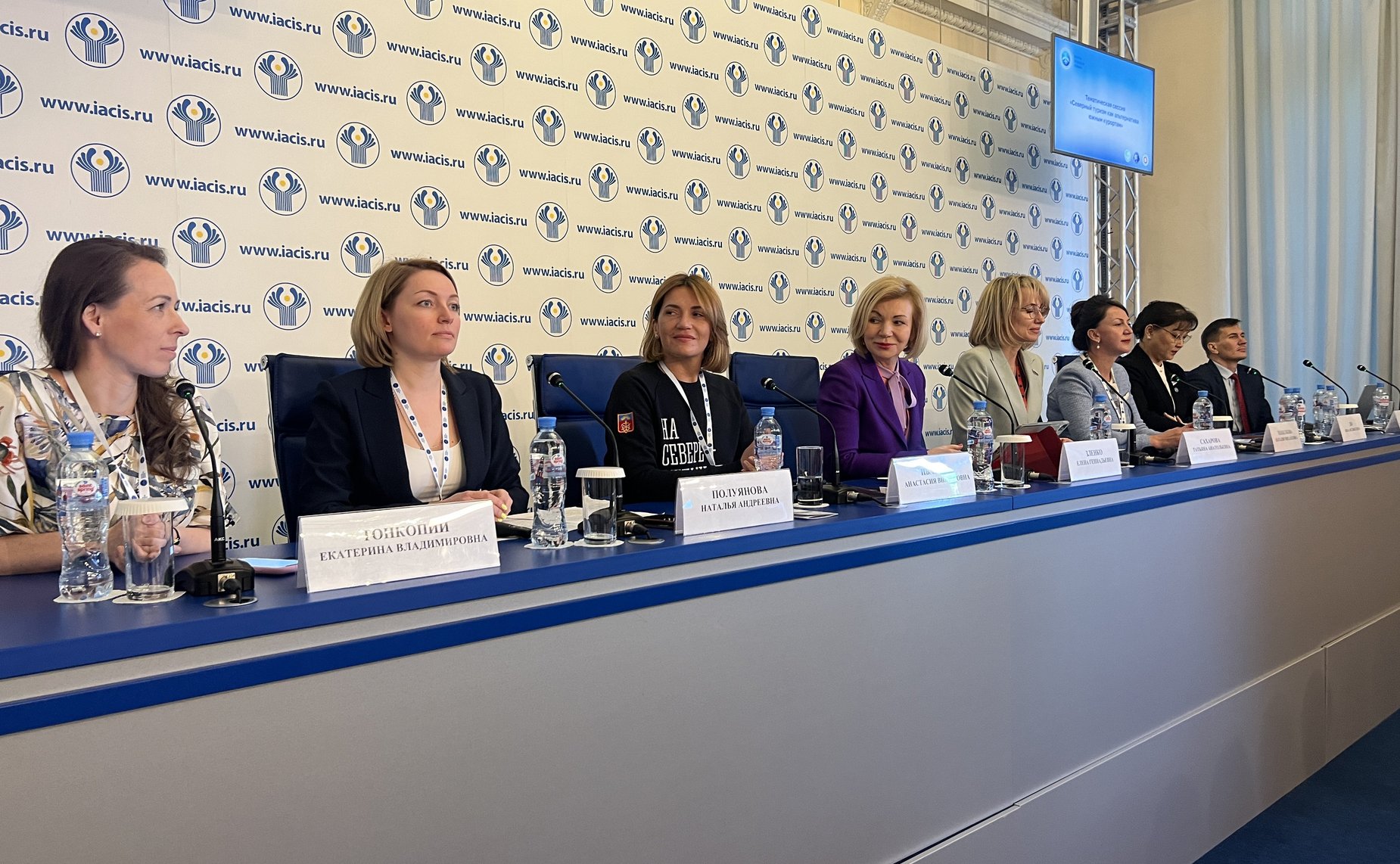 Татьяна Сахарова провела тематическую сессию в рамках Первого форума женщин Севера, Сибири и Дальнего Востока