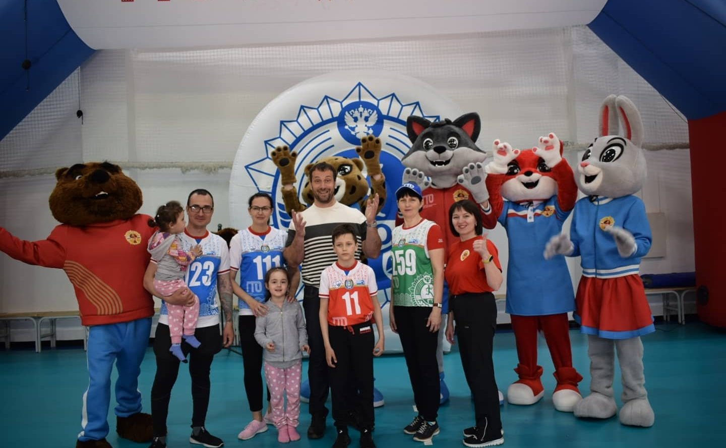 Эдуард Исаков передал свои медали чемпионатов Европы и мира в музей спортивной славы