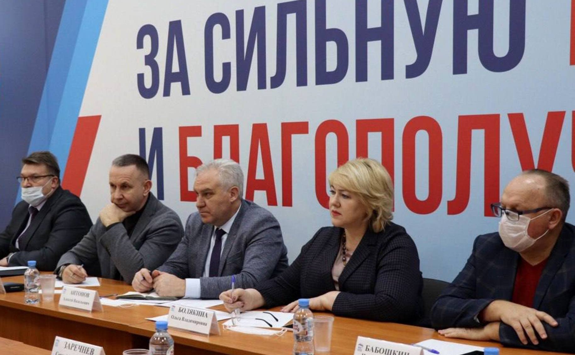 Олег Алексеев в ходе работы в регионе принял участие в совещании, на котором обсуждалась возможность открытия государственных аптек