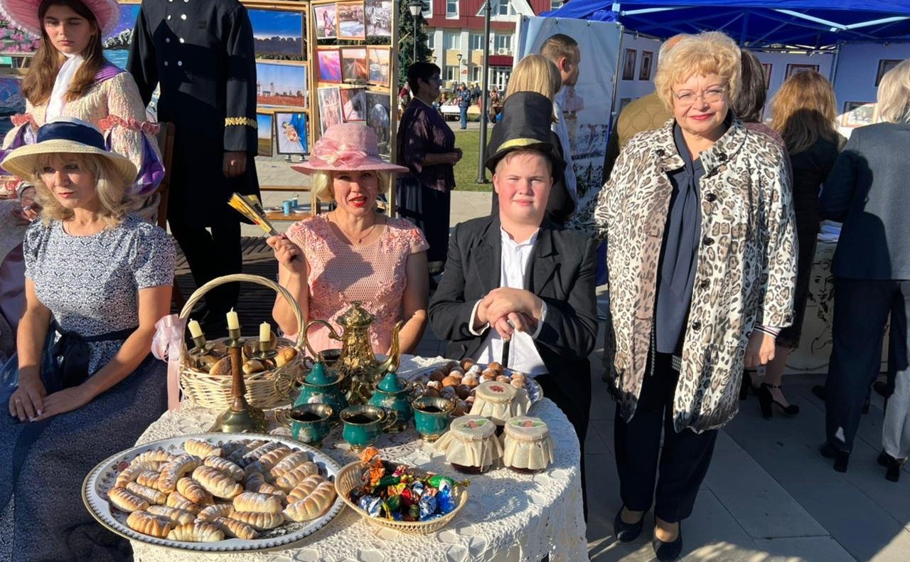 Оксана Хлякина приняла участие в торжественных мероприятиях, посвящённых празднованию Дня Добровского района