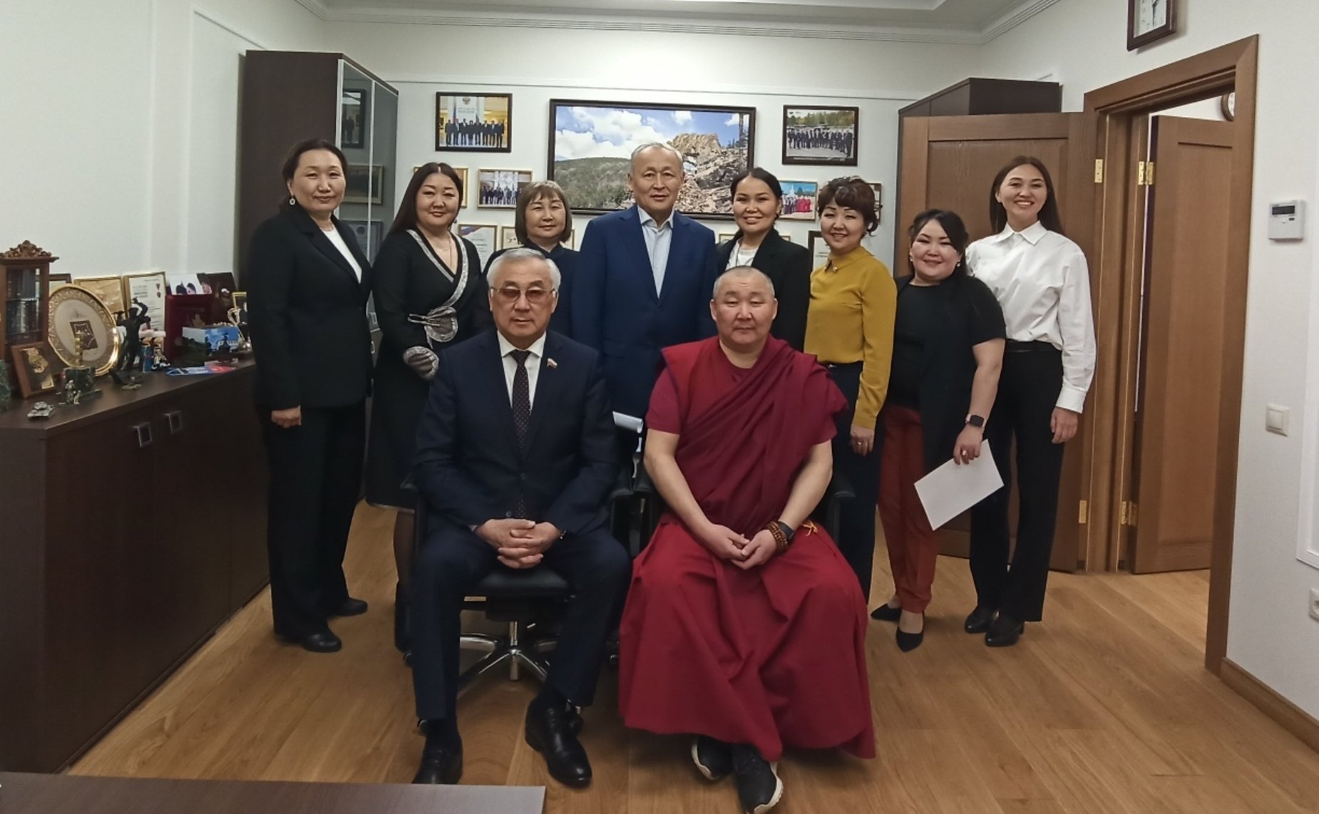 Баир Жамсуев встретился с партнерами Всебурятского диктанта «Эрдэм», проведенного в Москве