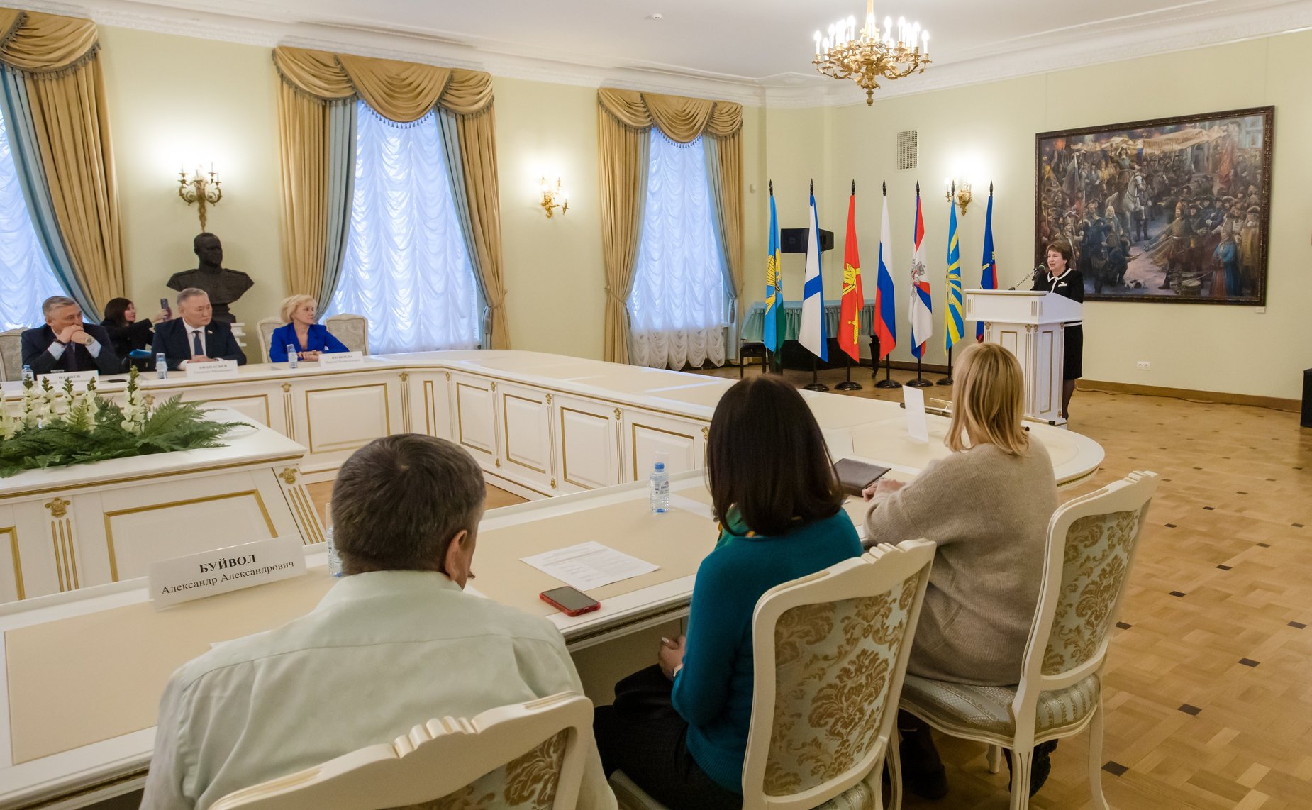 Лилия Гумерова провела совещание на тему «Участие деятелей культуры и искусства в мероприятиях по поддержке участников специальной военной операции»