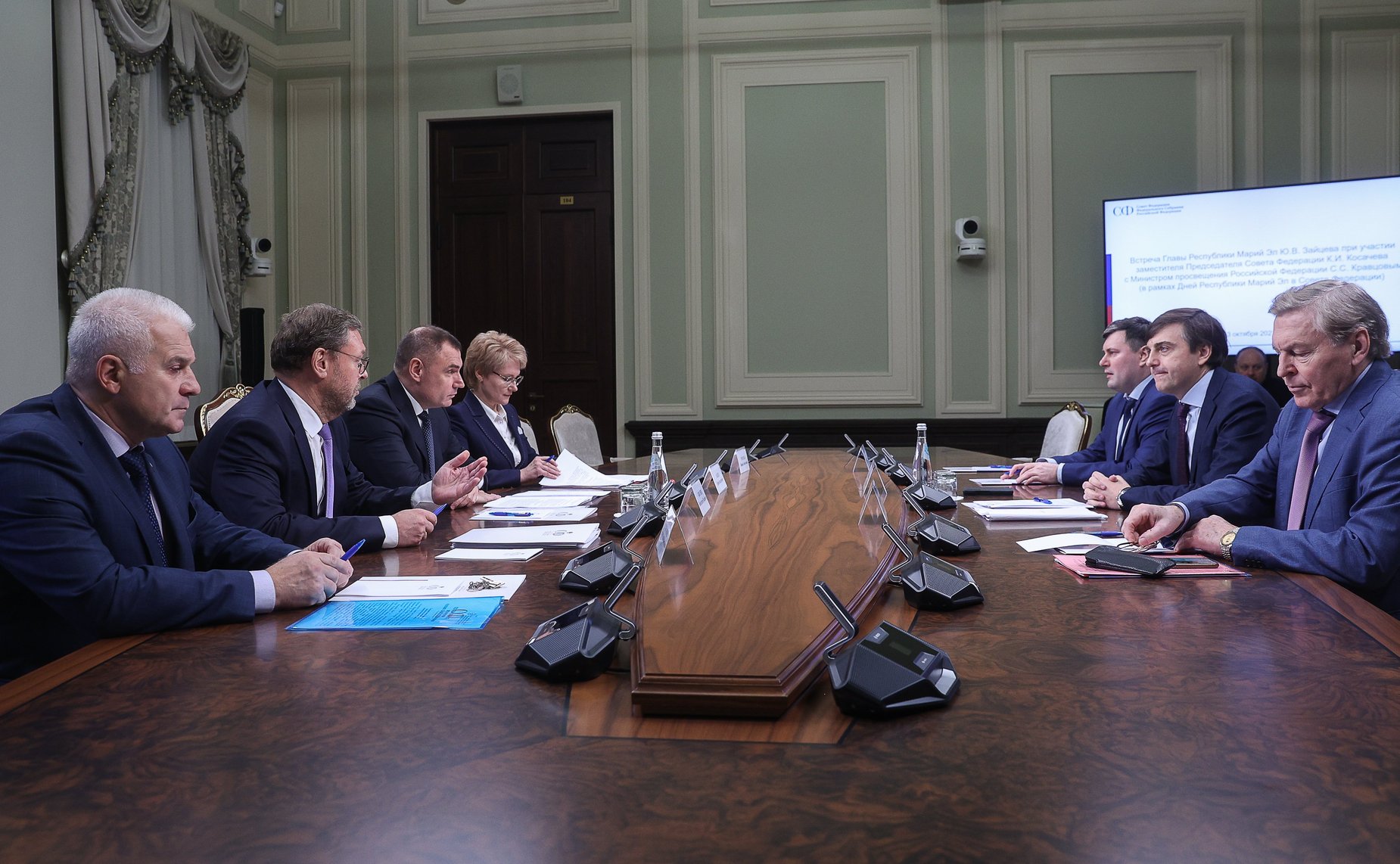 Заместитель Председателя Совета Федерации Константин Косачев и глава Республики Юрий Зайцев провели встречу с Министром просвещения РФ Сергеем Кравцовым в рамках Дней Республики Марий Эл в СФ