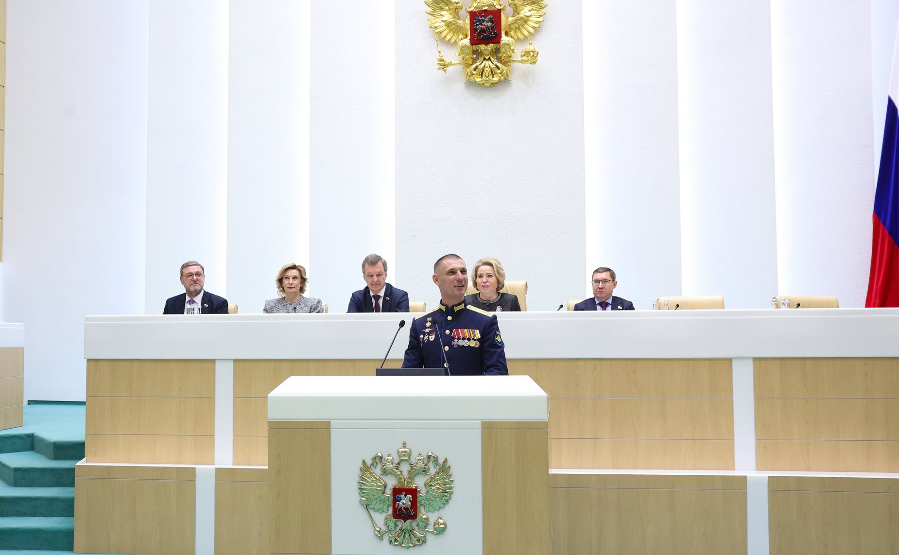 Гвардии старший лейтенант Воздушно-десантных войск, члена Союза писателей России Сергей Лобанов