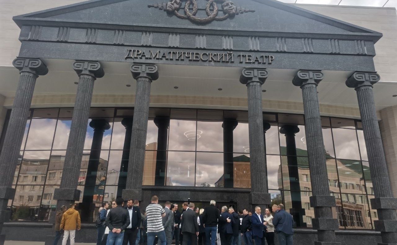 Сергей Михайлов в ходе поездки в регион проинспектировал завершение реконструкции краевого драматического театра