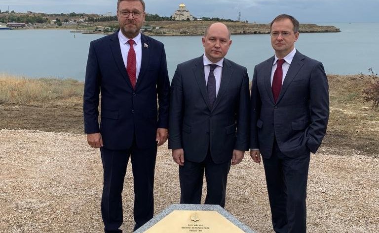 Константин Косачев и Владимир Мединский в Крыму