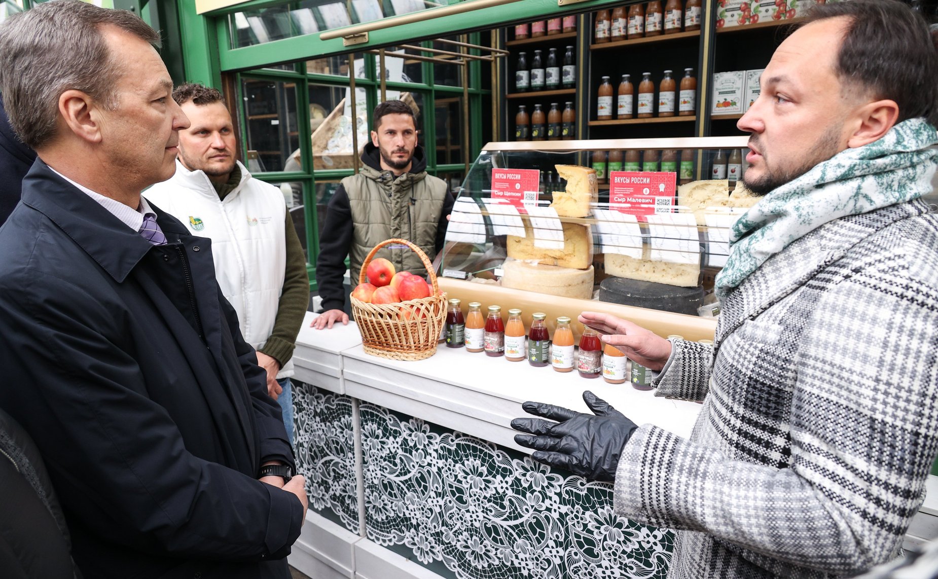 Сенаторы РФ открыли ярмарку фермерской продукции в Москве