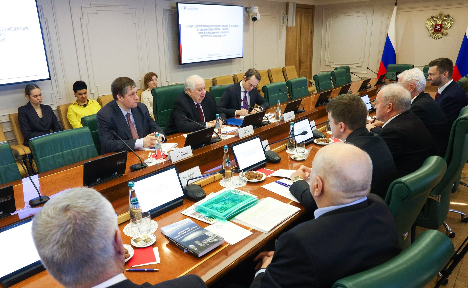 Сергей Кисляк провел встречу с делегацией норвежской организации «Велосипедное движение за мир»