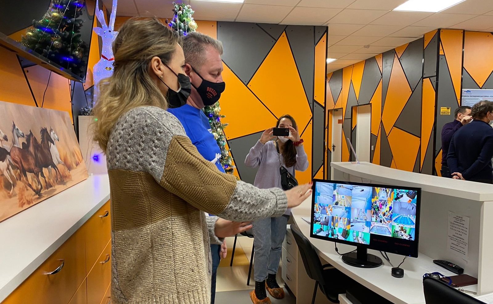 Татьяна Сахарова в ходе рабочей поездки в регион посетила физкультурно-оздоровительный комплекс (ФОК) с бассейном в городе Коле