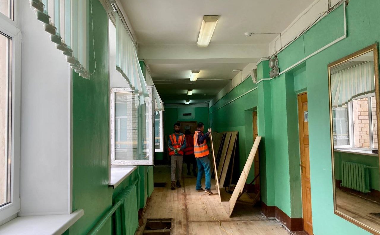 Анатолий Артамонов проконтролировал ход строительства и капремонта школ в Калуге