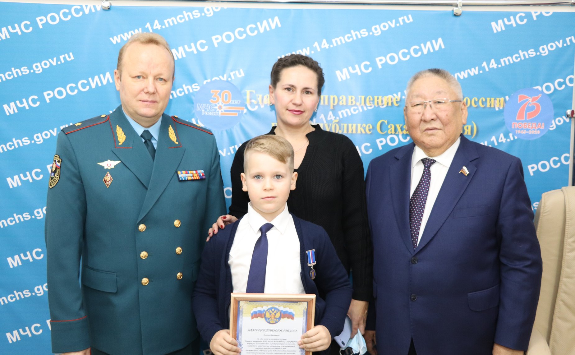 Егор Борисов вручили детям-героям памятные медали Совета Федерации «За проявленное мужество»