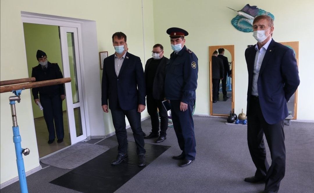 Эдуард Исаков в рамках рабочей поездки по Калининградской области осмотрел производственные и жилые помещения в Исправительной колонии №4 УФСИН России по Калининградской области