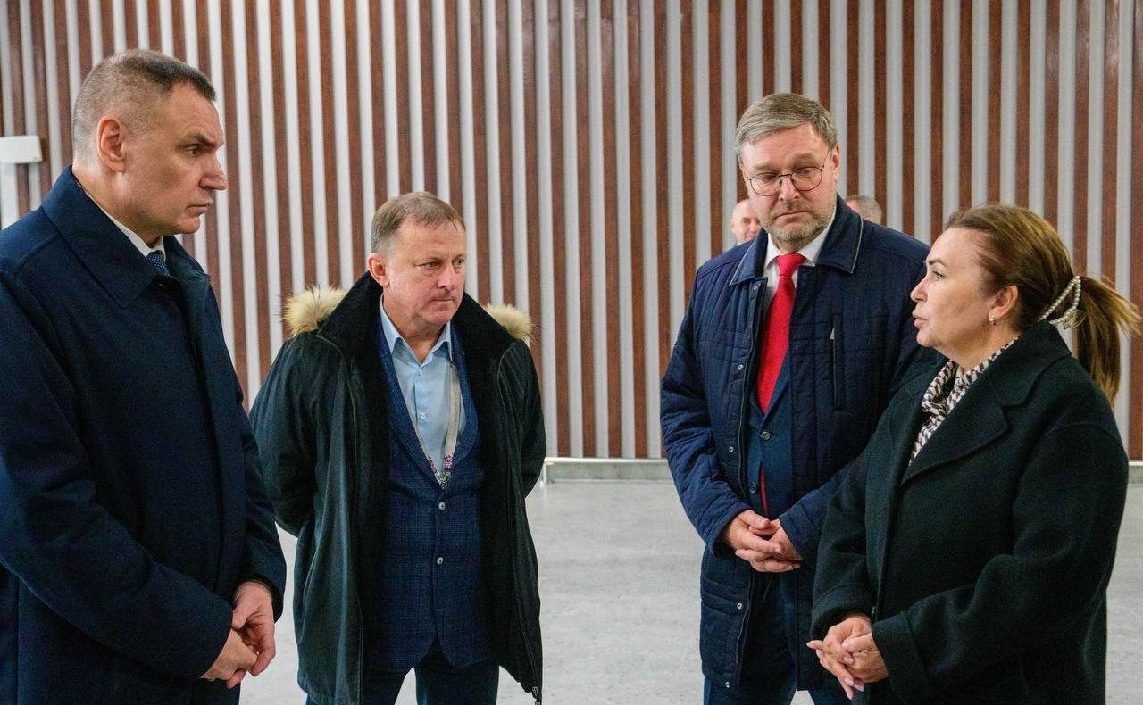 В рамках рабочей поездки сенаторы РФ совместно с главой Республики Марий Эл Юрием Зайцевым посетили в Йошкар-Оле аэропортовый комплекс города, универсальный крытый легкоатлетический манеж «Арена Марий Эл», учебный корпус Училища Олимпийского резерва